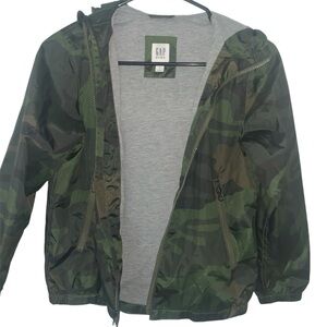 Gap Boys Size Medium Windbreaker Jacket Green Camo Hooded Full Zip Pockets Lined